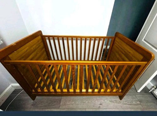 Wooden traditional cot - traditional, bed